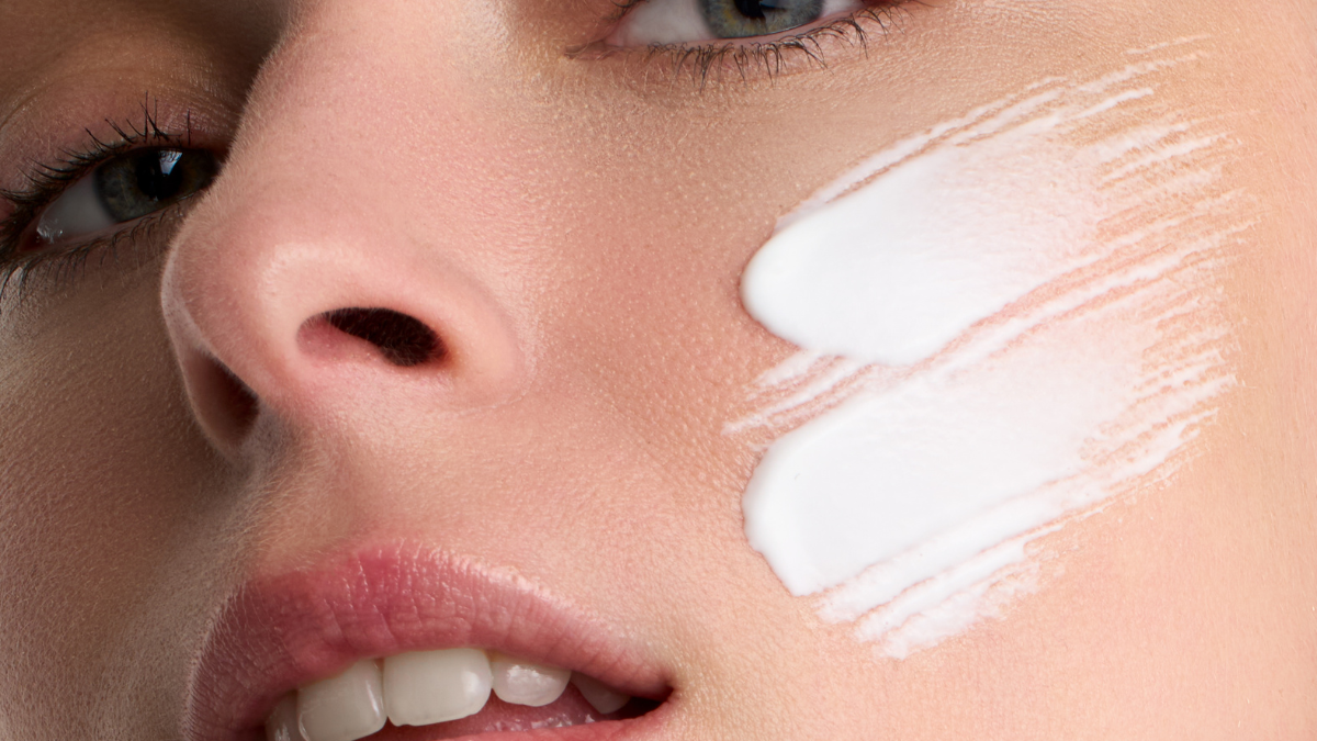 Do You Need Moisturizer AND Sunscreen? Complete Layering Guide